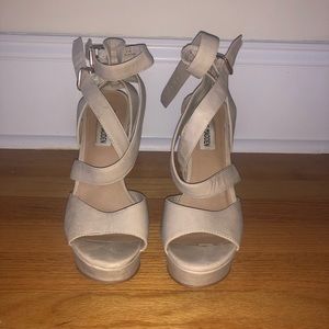 Steve Madden tan wedges
